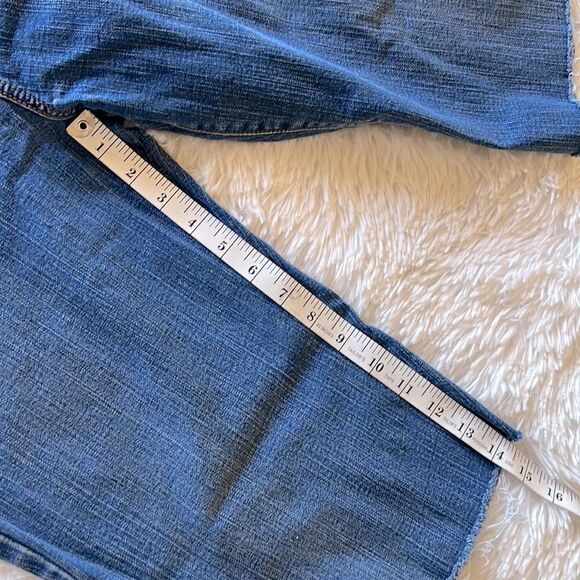 Levi’s 512 Perfectly Slimming Mid Rise Bermuda/Jort Cut Offs 12 - Picture 9 of 12